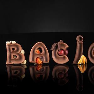 Moule Alphabet lettres majuscules décorées avec des fruits